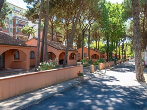 المنطقة المحيطة بالمنشأة