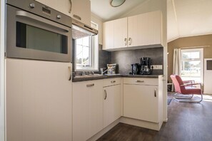 Microwave, stovetop, dishwasher, coffee/tea maker