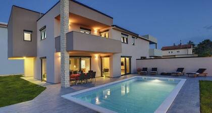 Villa in Valbandon mit privatem Pool