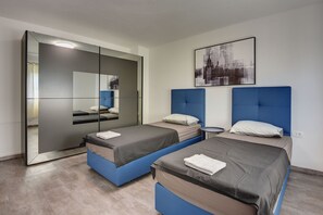 4 soverom, strykejern/-brett, reiseseng for barn og wi-fi (inkludert)