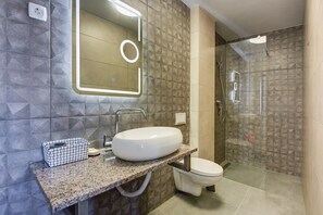 シャワー、ヘアドライヤー、ビ  デ