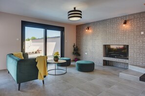 スマートテレビ、暖炉