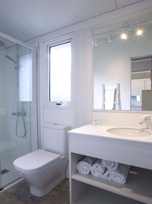 Shower - Chalet in Spain with Covered Veranda (Tarragona)