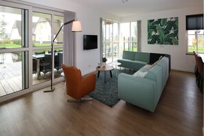 Smart TV, fireplace