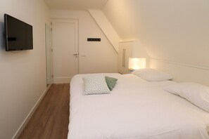 3 bedrooms, iron/ironing board, free WiFi