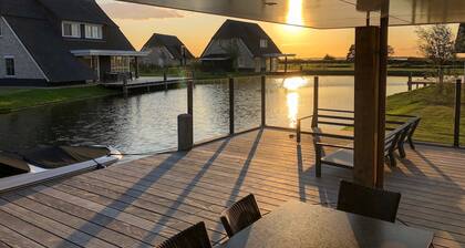 Villa am See mit Terrasse