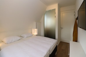 3 makuuhuonetta, silitysrauta/-lauta, ilmainen Wi-Fi