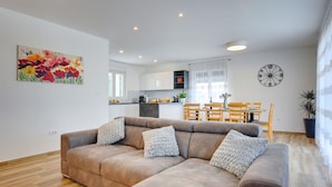 Smart TV - Villa in Kanfanar with Private Pool (Kanfanar)