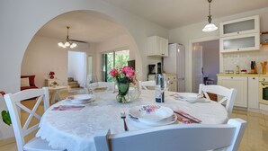 Dining - Apartment in Croatia near Adriatic Coast (Medulin)