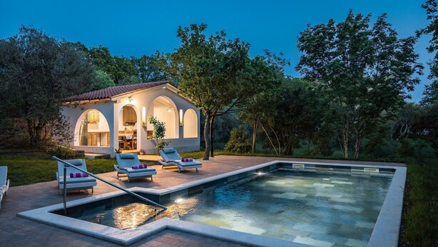 Pool - Apartment in Croatia near Adriatic Coast (Medulin)