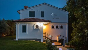 Exterior - Apartment in Croatia near Adriatic Coast (Medulin)