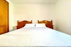 2 chambres, fer et planche à repasser, accès au Wi-Fi (inclus)