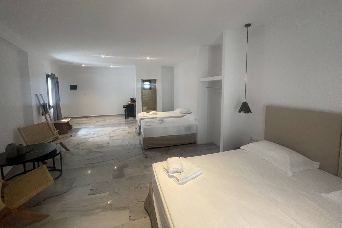 In-room safe, soundproofing, WiFi (free), bed sheets
