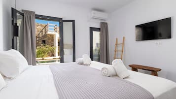 Double Junior Suite with Private Pool | 1 bedroom, in-room safe, soundproofing, free WiFi