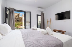 Double Junior Suite with Private Pool | In-room safe, soundproofing, free WiFi, bed sheets