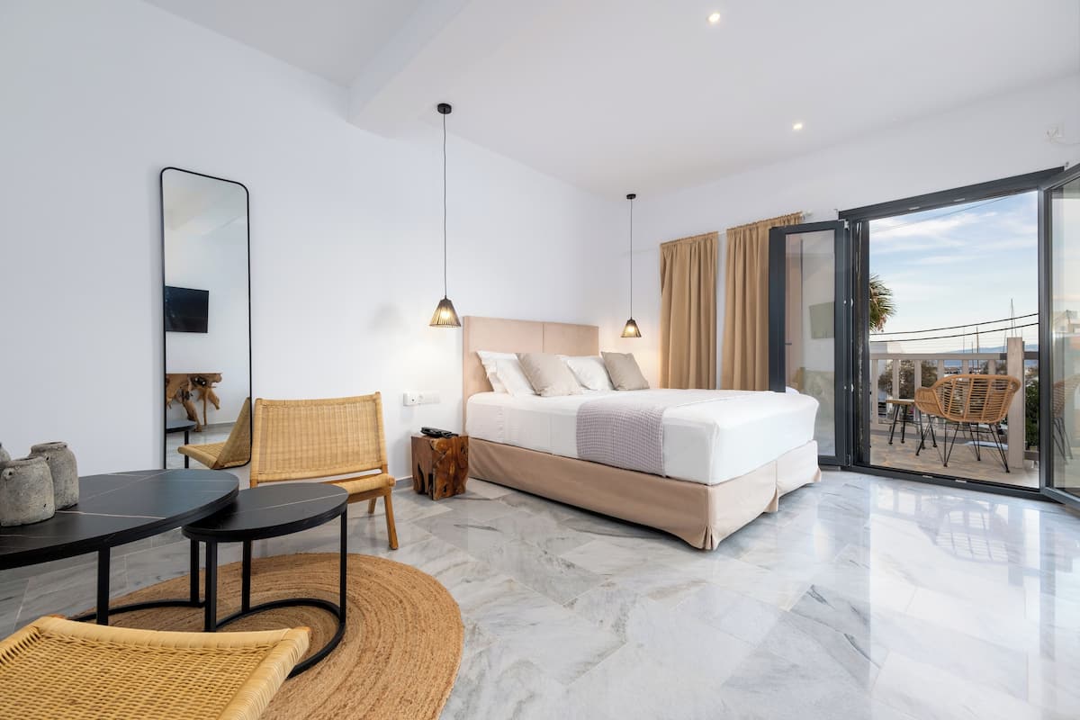 Deluxe Double Room | 1 bedroom, in-room safe, soundproofing, free WiFi