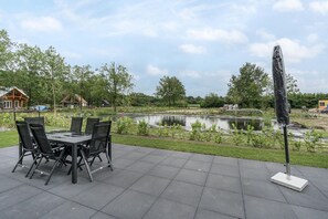 Outdoor dining - Holiday Home in Netherlands with Pond View (Baarle-Nassau)