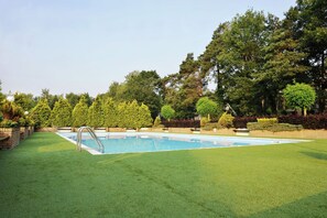 Pool - Holiday Home in Netherlands with Pond View (Baarle-Nassau)