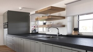 Kaffetrakter/tekoker, kjøleskap, mikrobølgeovn og ovn