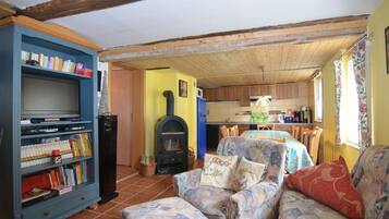 Fernseher, Kamin, DVD-Player, Stereoanlage