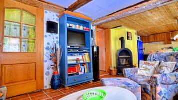 Smart TV, lareira, DVD player, aparelho de som