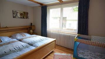 5 Schlafzimmer, Bügeleisen/Bügelbrett, WLAN