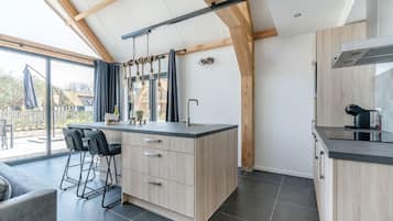 Fridge, microwave, stovetop, dishwasher