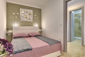 1 bedroom, iron/ironing board, free WiFi