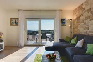 Smart TV - Apartment with balcony and sea view (Pula)