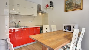 Coffee/tea maker, fridge, microwave, oven - Apartment in Croatia near Stunning Beaches (Medulin)