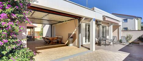 تناول الطعام بالخارج