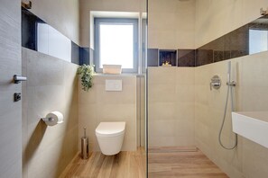 Douche, sèche-cheveux