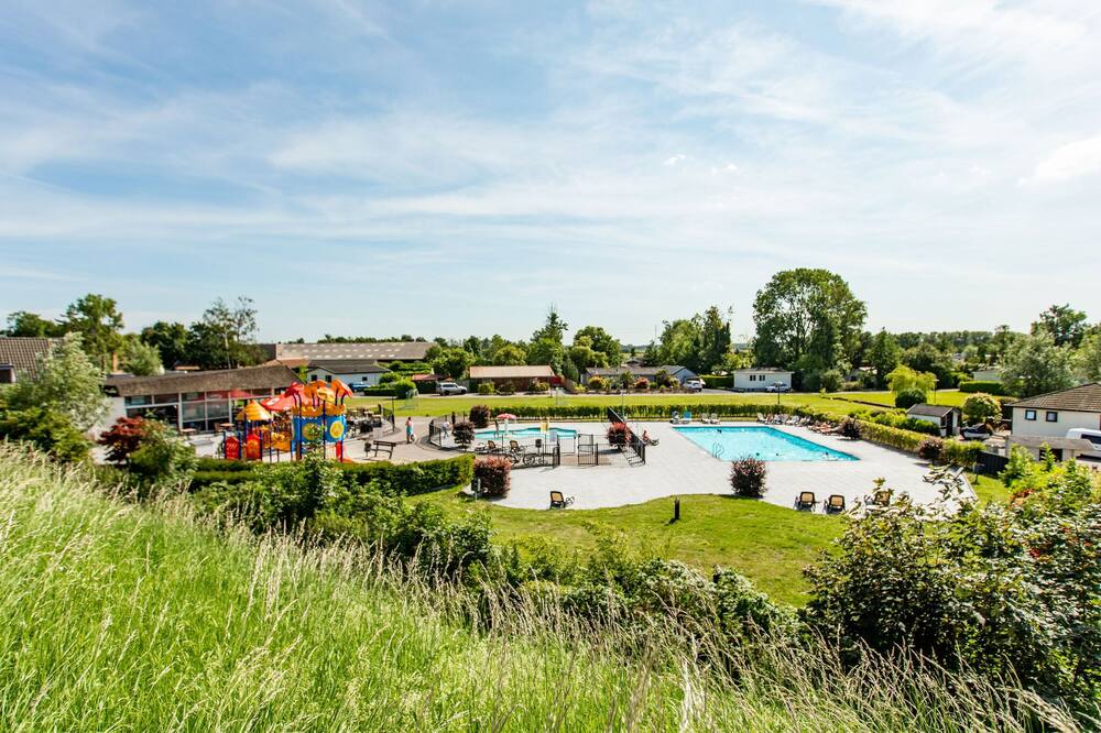 Well-kept chalet 18 km. from Rotterdam