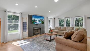 Smart TV y chimenea