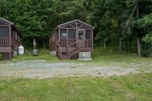 Exterior - Cozy Rustic Cabin - 1000 Islands Getaway (Wellesley Island)