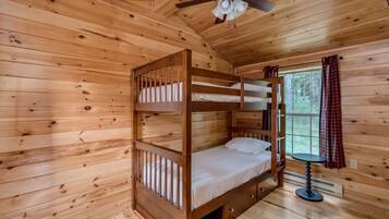 Bureau, fer et planche Ă repasser, lit parapluie, Wi-Fi