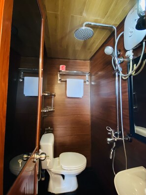Bathroom - Ben Tre Mekong Cruise (Giong Trom)