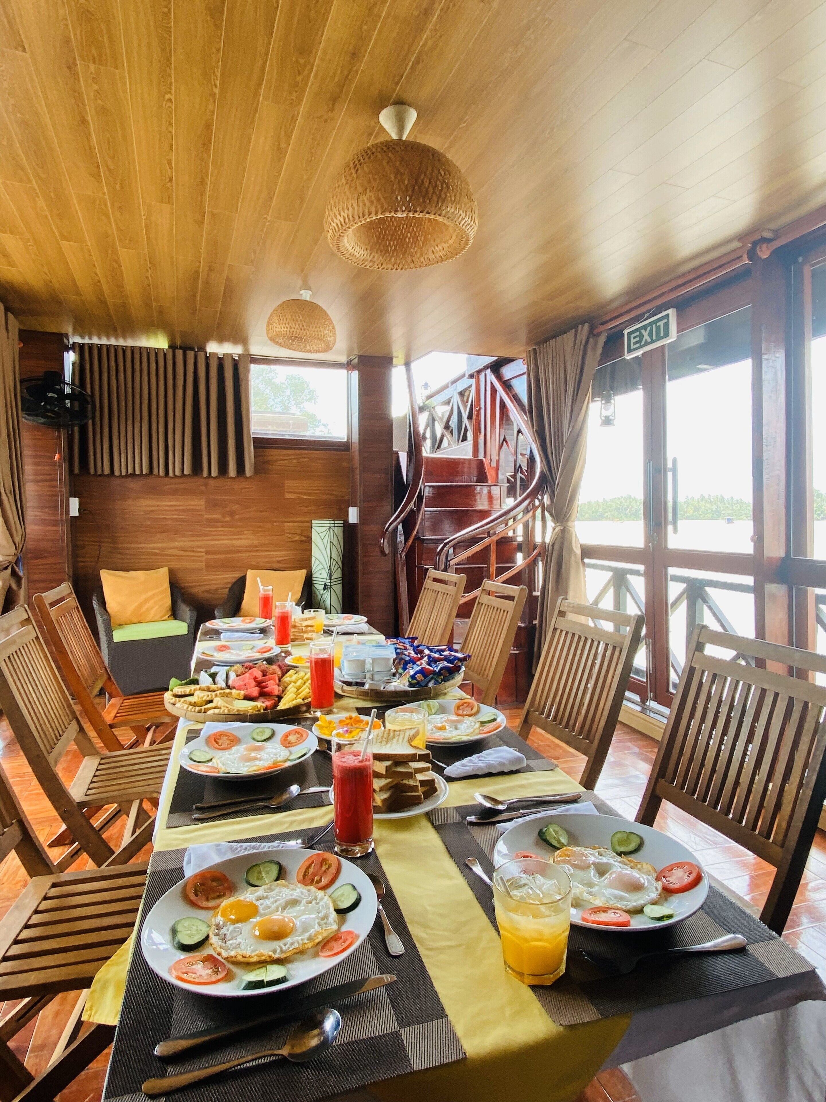 Free daily continental breakfast