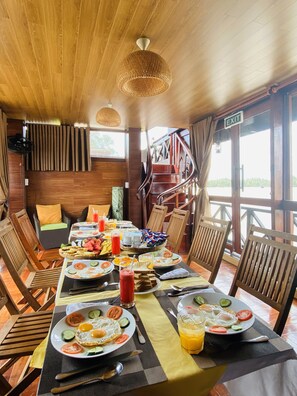 Free daily continental breakfast