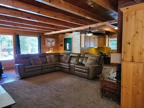 TV, caminetto, lettore DVD, stampante