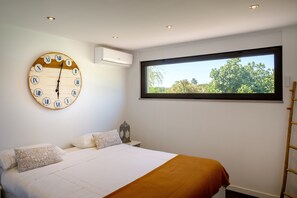 3 bedrooms, iron/ironing board, travel cot, free WiFi