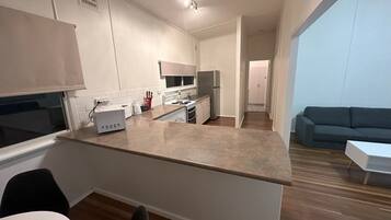 Economy Apartment | Private kitchen | Full-sized fridge, microwave, oven, dishwasher