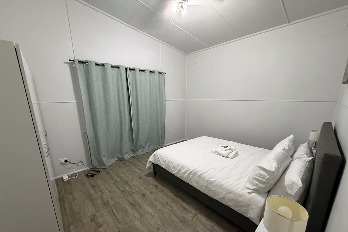 スタンダード アパートメント | 客室ごとに異なる装飾、客室ごとに異なるインテリア、遮光カーテン、アイロン / アイロン台