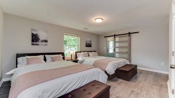 3 slaapkamers, een bureau, een strijkplank/strijkijzer, wifi