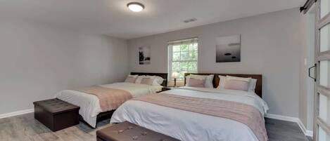 3 Schlafzimmer, Schreibtisch, Bügeleisen/Bügelbrett, WLAN