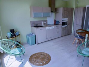 Refrigerador, microondas, horno, placa de cocina