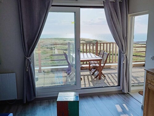 Apartment with Terrace and Private Parking, Near Shops