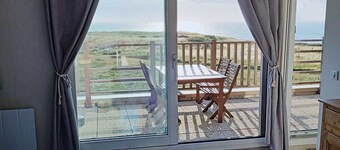 Apartment with Terrace and Private Parking, Near Shops