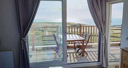 Appartement avec Terrasse et Parking Privatif, Proche Commerces