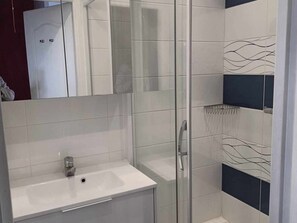 Hair dryer - Apartment with Terrace and Private Parking, Near Shops (Wimereux)